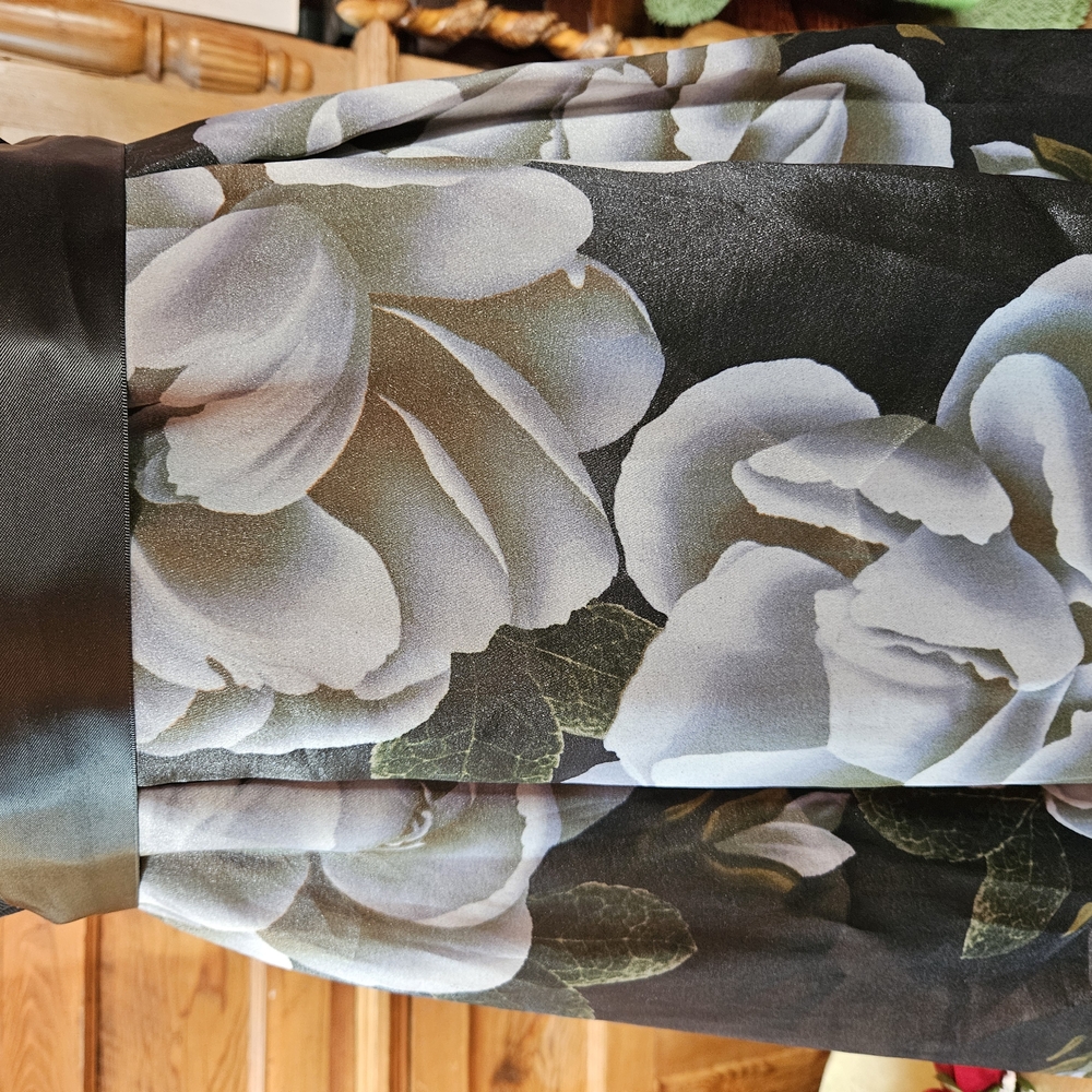 Beautiful SLNY Black and Gray Women's Gown. With Flowing Floral Skirt. Size 18 - Picture 3 of 6